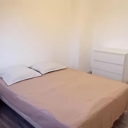 Maison Indiv 2 Et Coin Salon *