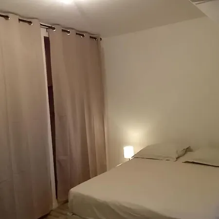 Maison Indiv 2 Et Coin Salon Holiday home *